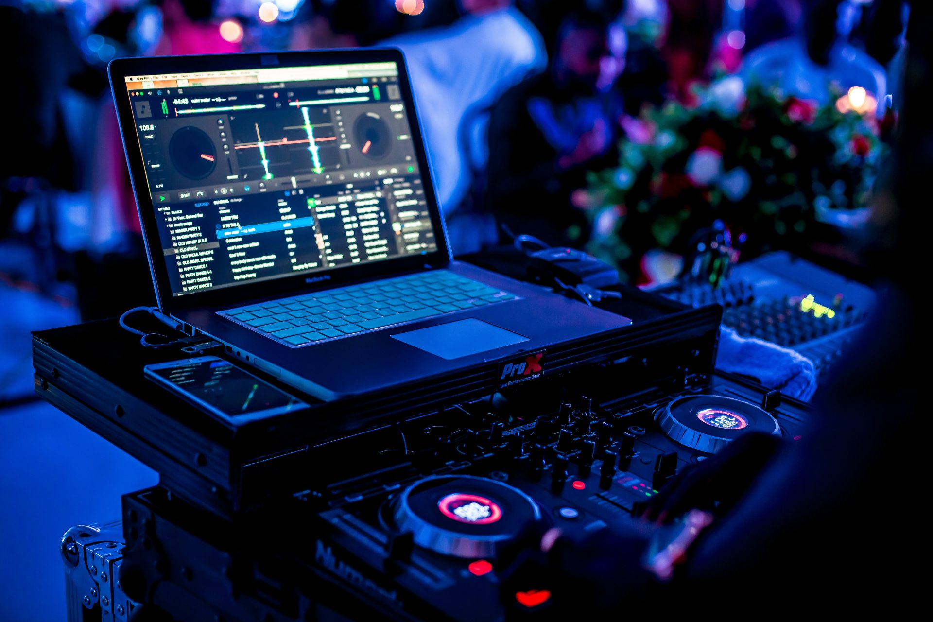 allumé la table de mixage DJ